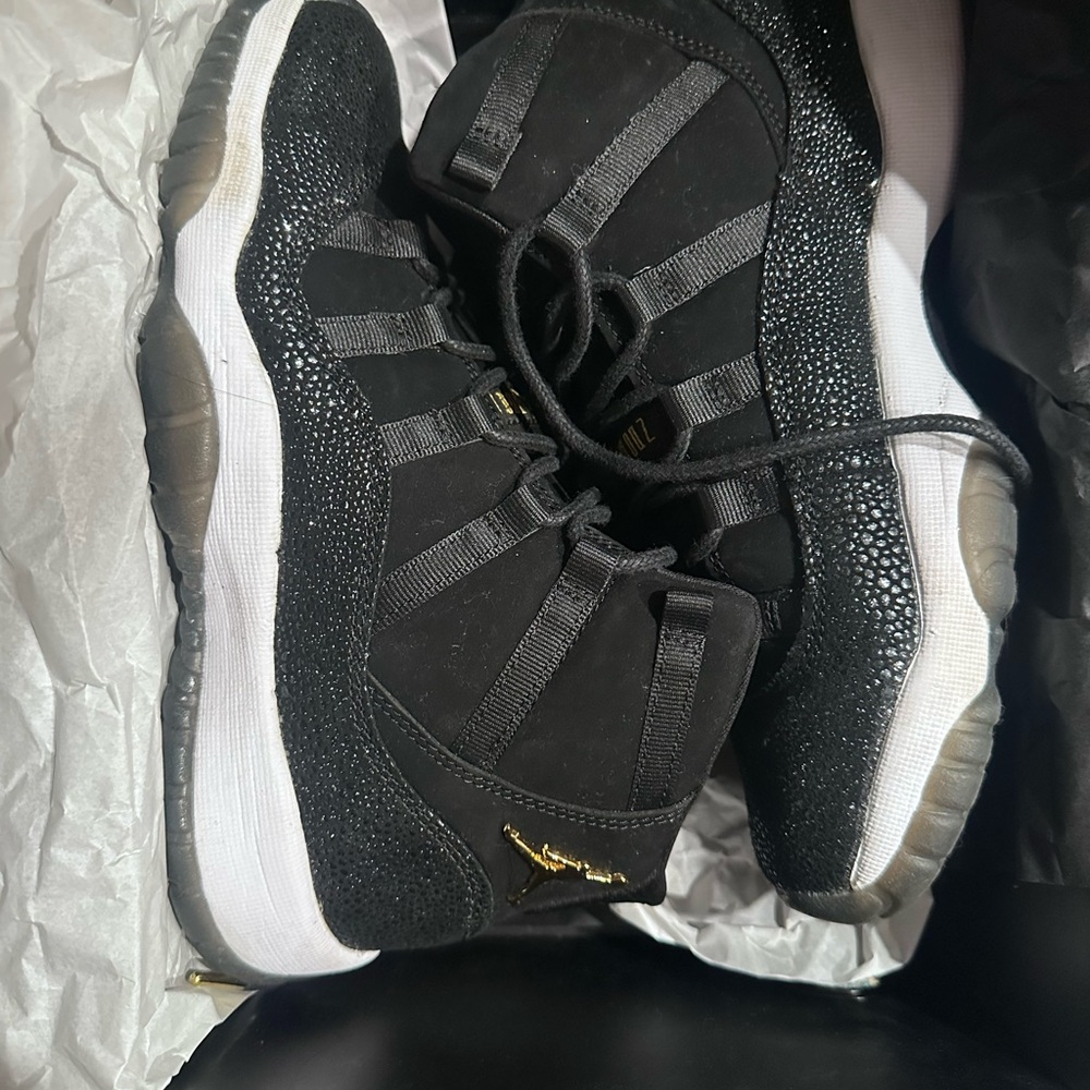 EUC Air Jordan 11 retro heiress